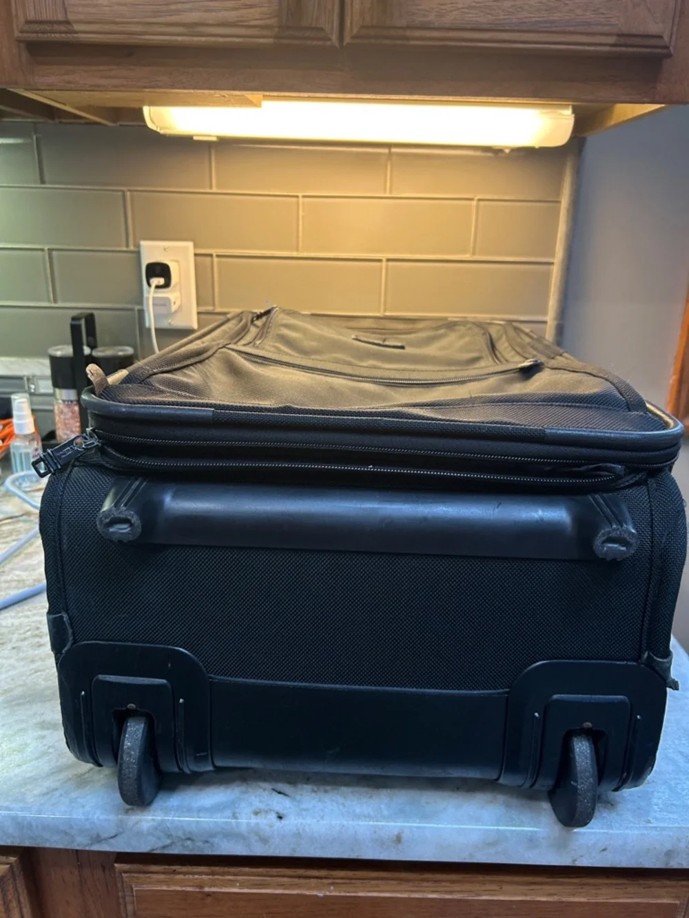 Tumi Alpha Black Wheeled International Carry On Luggage Travel Suitcase  22